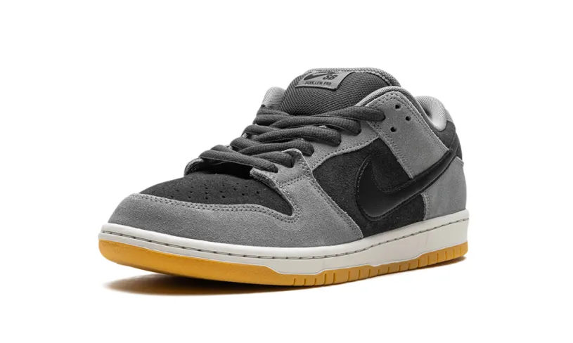 SB Dunk Low 'Dark Smoke Grey' 