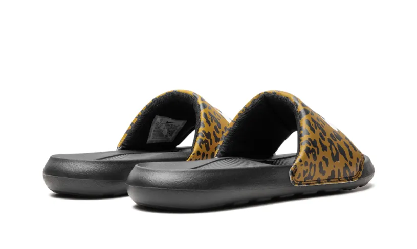 Nike Lifestyle VICTORI ONE MNS WMNS 'Cheetah Print' 