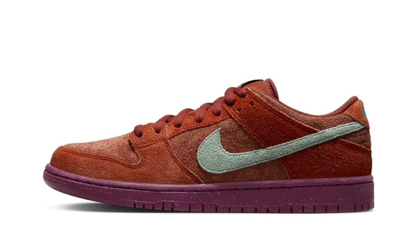 Nike SB SB Dunk Low Pro Prm 'Mystic Red'