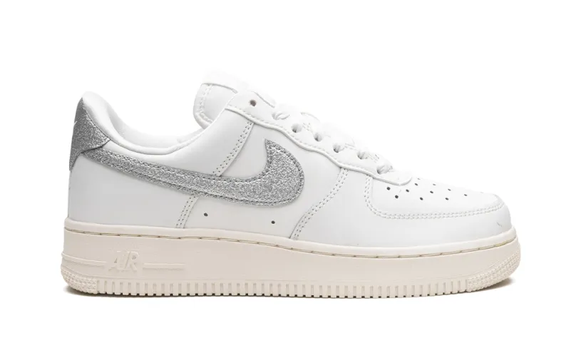 Nike Lifestyle AIR FORCE 1 '07 MNS WMNS 'Summit White Sail White Metallic Silver' 
