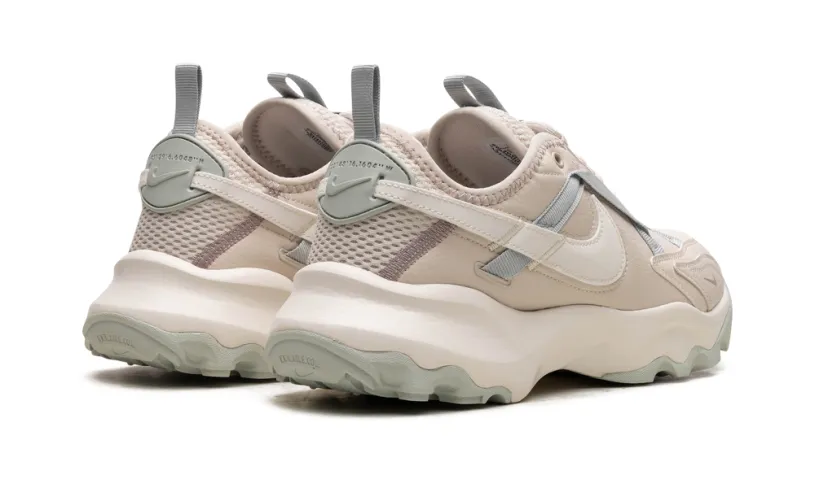 Nike Lifestyle TC 7900 WMNS 'Light Orewood Brown'