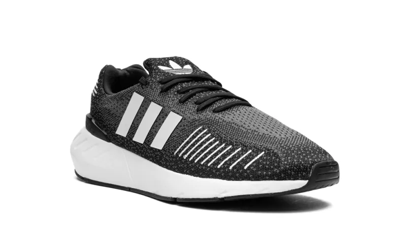 More Adidas Shoes SWIFT RUN 22 WMNS 'Black' 
