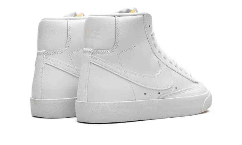 Nike Lifestyle Blazer Mid '77 WMNS 'Triple White' 