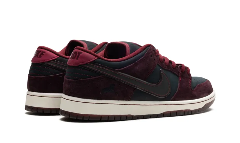 SB Dunk Low 'Riot Skateshop' 