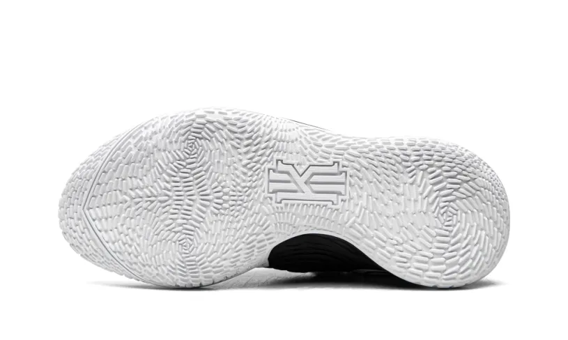 Nike Basketball Kyrie Low 3 TB Promo 'Brooklyn Nets - Home' 