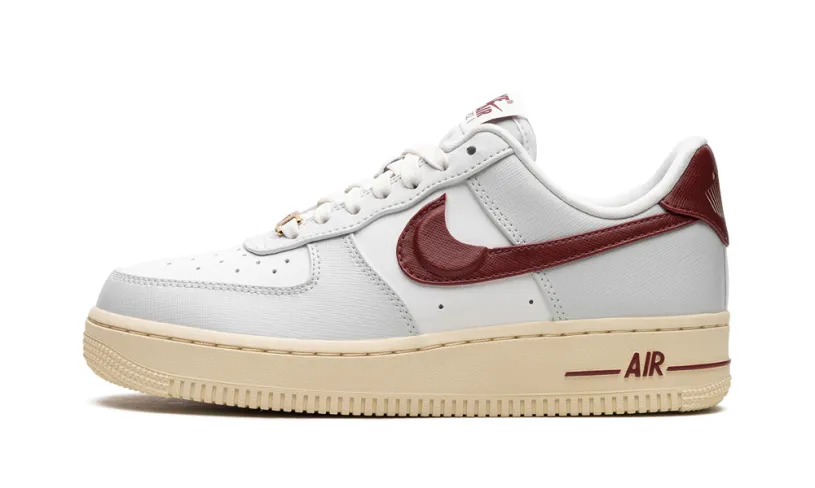Nike Lifestyle AIR FORCE 1 LO WMNS 'Swoosh Pocket - Team Red'