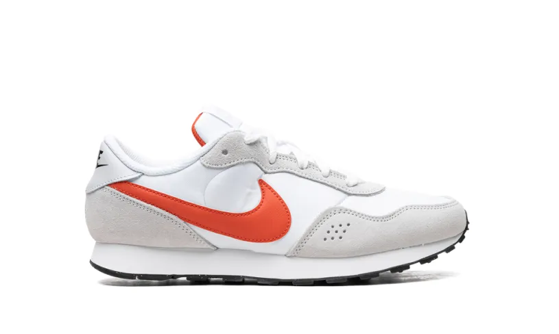 Nike Basketball MD Valiant GS 'PURE PLATINUM PICANTE RED'