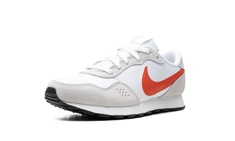 Nike Basketball MD Valiant GS 'PURE PLATINUM PICANTE RED' 