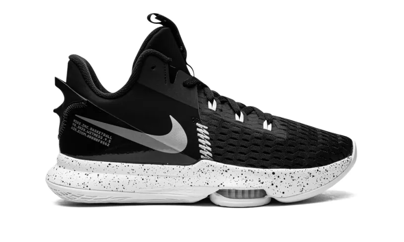 Nike Basketball LeBron Witness V 