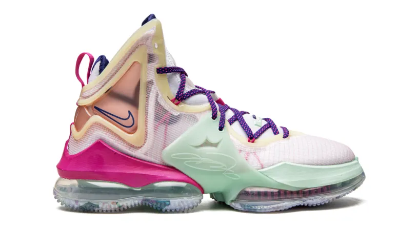 Nike Basketball LeBron 19 'Valentine's Day' 