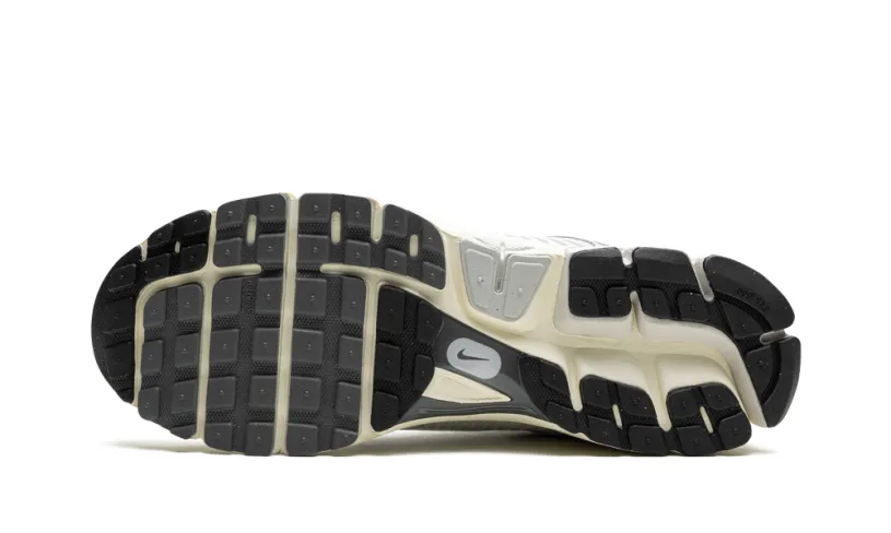 Nike Lifestyle Zoom Vomero 5 'Platinum Tint'