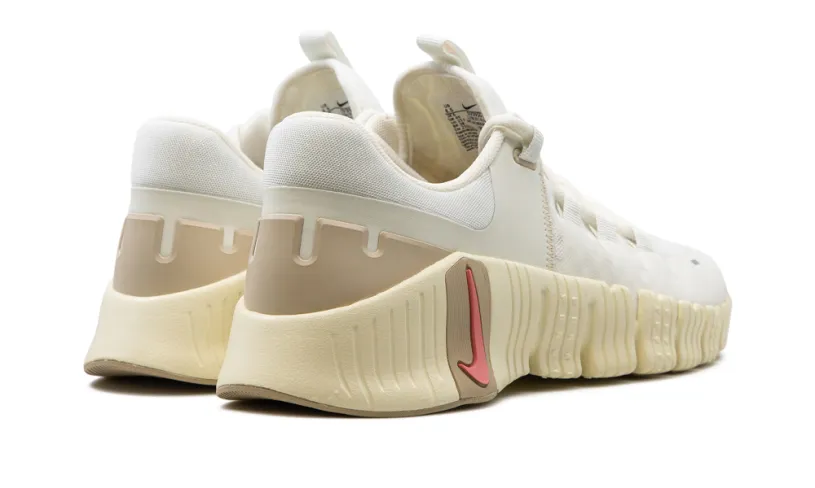 Nike Lifestyle Free Metcon 5 WMNS 'Sail Sanddrift' 