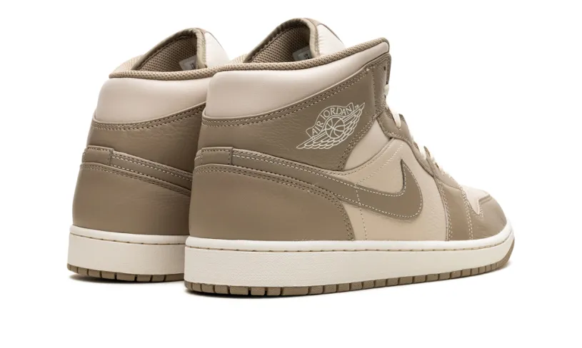 Air Jordan 1 Air Jordan 1 Mid 'LEGEND LIGHT BROWN' 