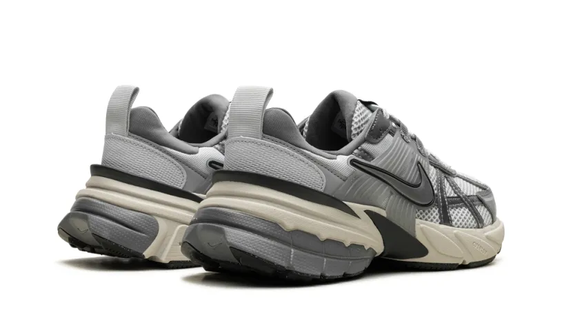 Nike Lifestyle V2K RUN WMNS 'Pure Platinum Wolf Grey' 