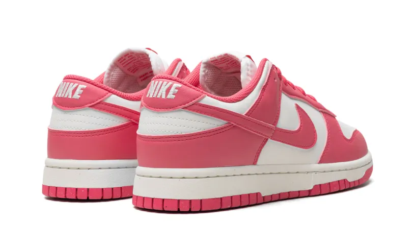 Nike Lifestyle Nike Dunk Low. WMNS 'Pink' 