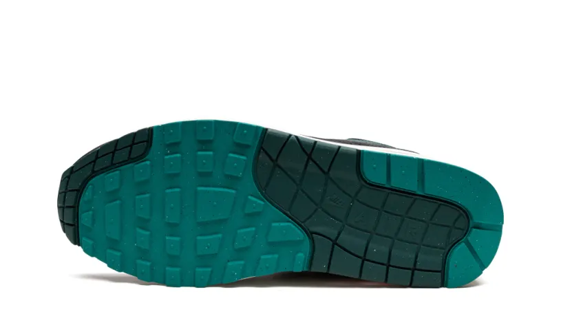 Nike Air Max Air Max 1 'LeBron James x Liverpool' 