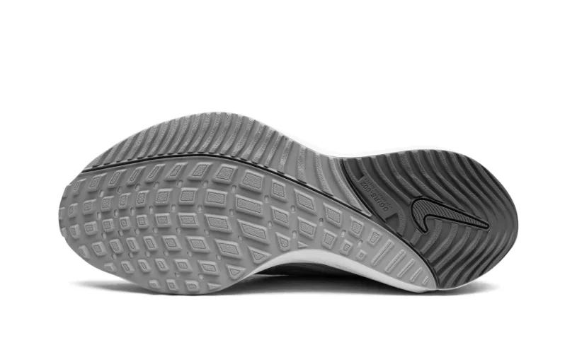 Nike Lifestyle AIR ZOOM VOMERO 15 MNS WMNS 