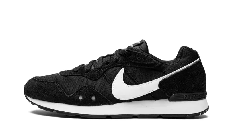 Nike Lifestyle Venture Runner 