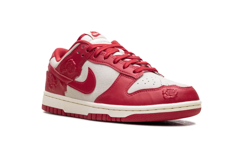 Nike Dunk Dunk Low WMNS 'Red Roses' 