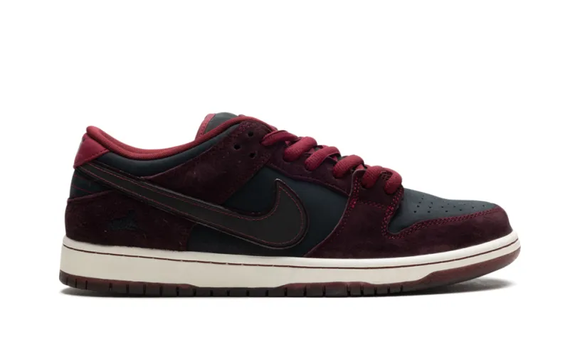 SB Dunk Low 'Riot Skateshop'