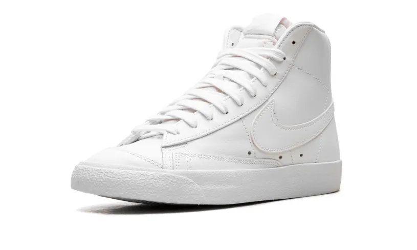 Nike Lifestyle Blazer Mid '77 WMNS 'Triple White' 
