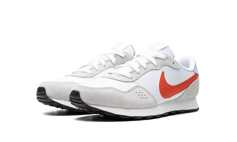 Nike Basketball MD Valiant GS 'PURE PLATINUM PICANTE RED'