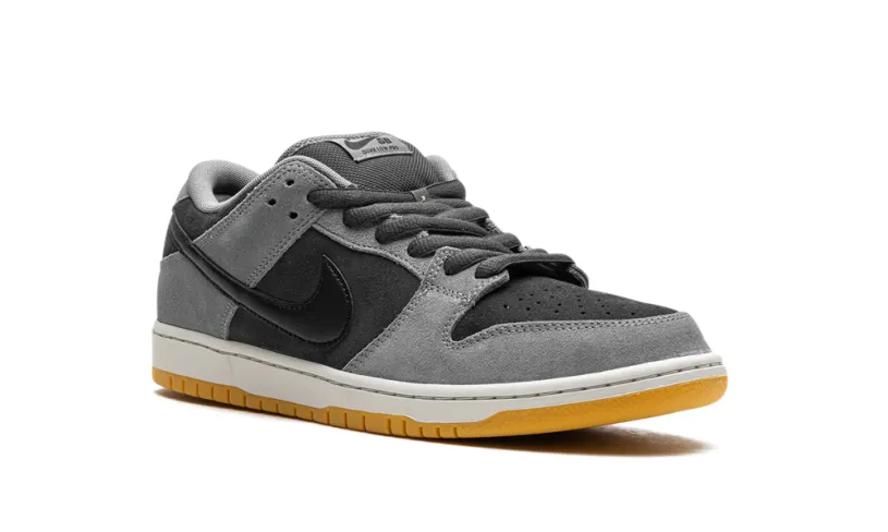 SB Dunk Low 'Dark Smoke Grey' 