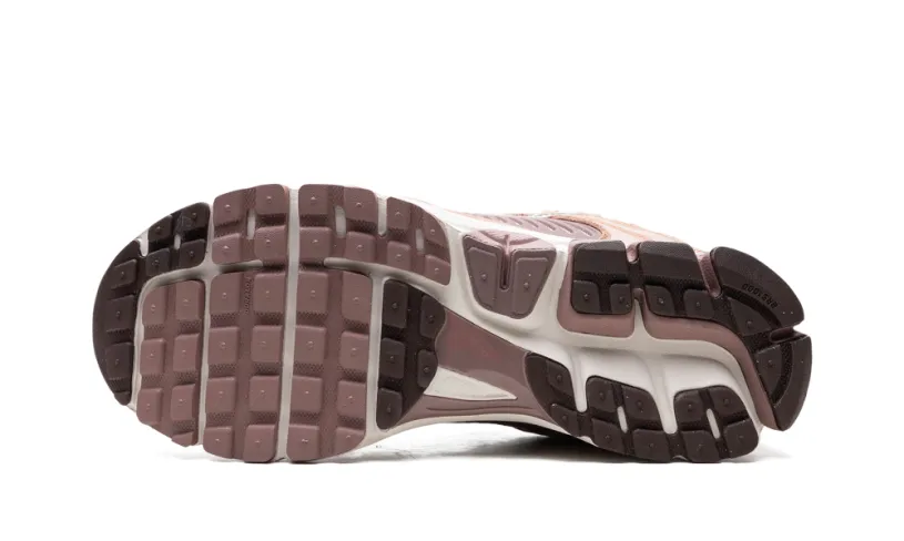 Nike Lifestyle Zoom Vomero 5 'Dusted Clay' 