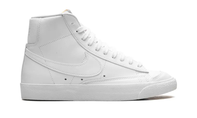 Nike Lifestyle Blazer Mid '77 WMNS 'Triple White' 