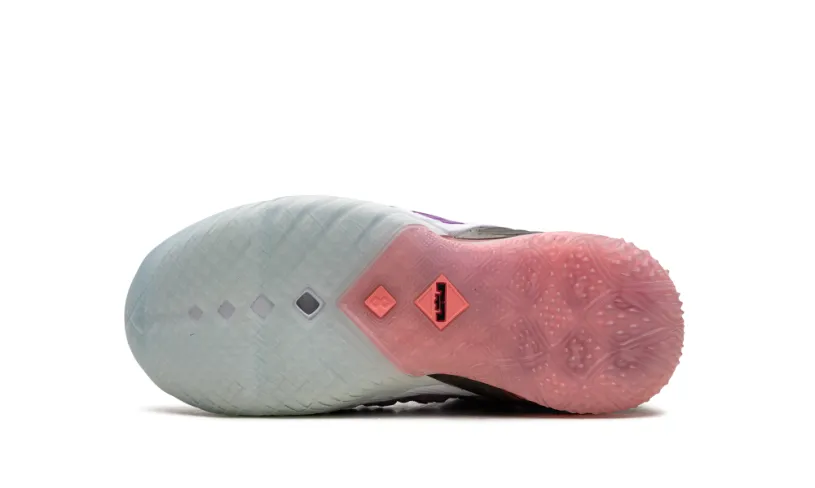 Nike Basketball LeBron 18 GS 