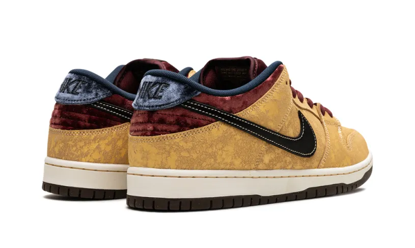 Nike Lifestyle SB Dunk 'City Of Cinema' 