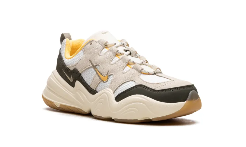 Nike Lifestyle TECH HERA WMNS 'Coconut Milk' 