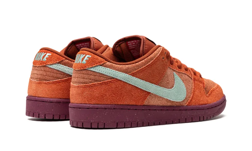 Nike SB SB Dunk Low Pro Prm 'Mystic Red' 