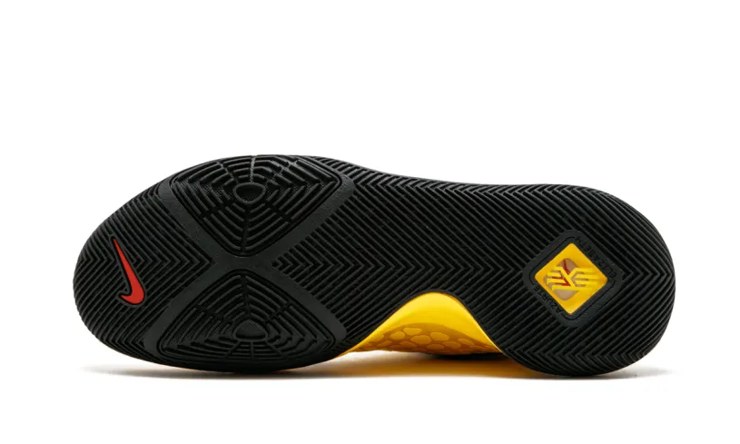Nike Basketball Kyrie 3 MM 'Mamba Mentality' 