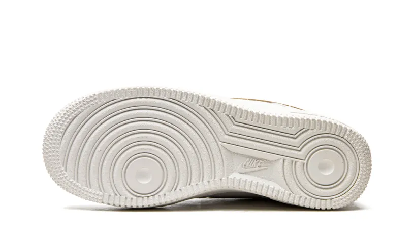 Nike Lifestyle AIR FORCE 1 MNS WMNS 'White   Gold   Silver' 