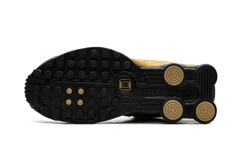 Nike Lifestyle Shox R4 WMNS 'Black   Metallic Gold' 