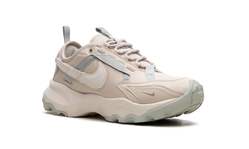Nike Lifestyle TC 7900 WMNS 'Light Orewood Brown' 