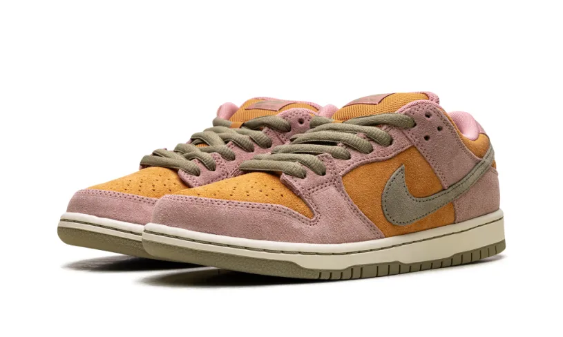 SB Dunk Low 'Red Stardust'