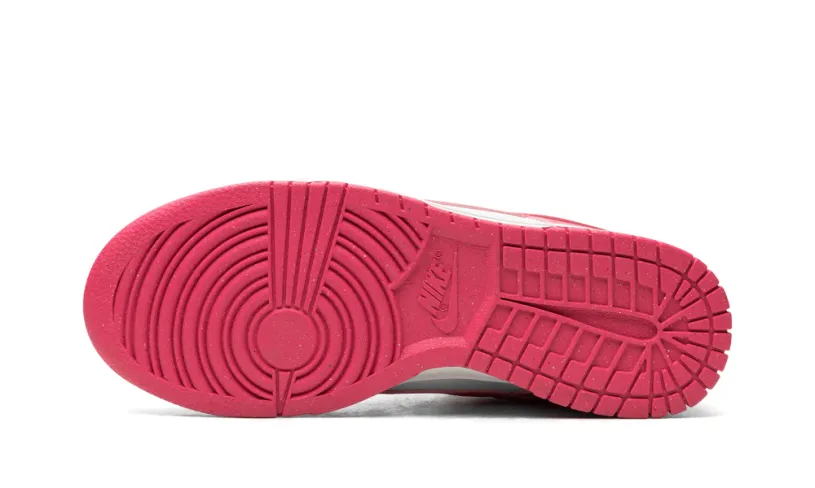 Nike Lifestyle Nike Dunk Low. WMNS 'Pink' 