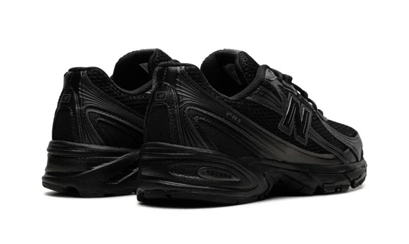 More New Balance 740 'Triple Black' 