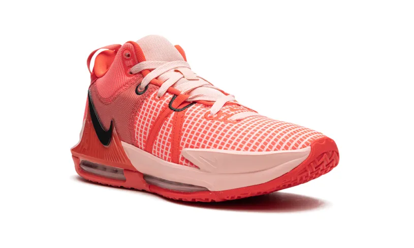 Nike Basketball LeBron Witness 7 